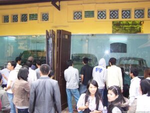 Garage of Ho Chi Minh's Used Cars (2)